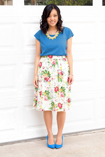 styling t-shirt with floral skirt 